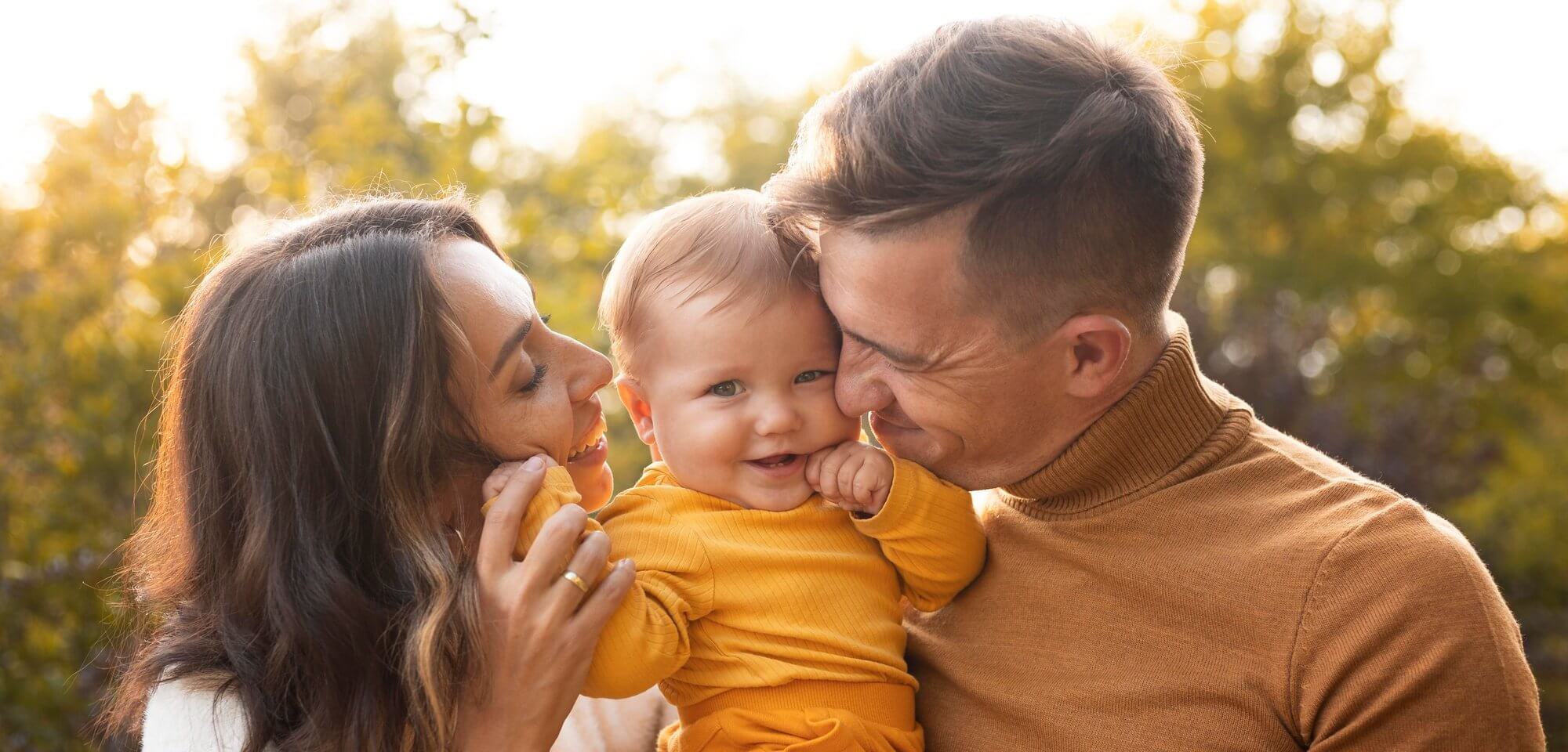 family-lifestyle-outdoors-autumn-time (1) (1)